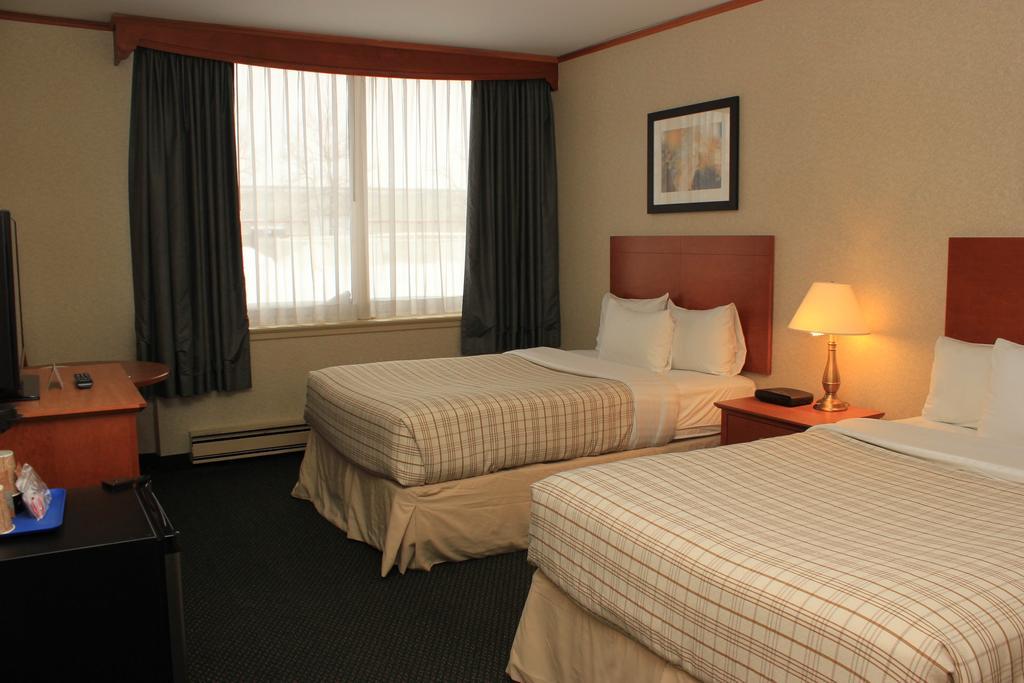 דורבאל Park Inn Hotel Montreal Airport מראה חיצוני תמונה